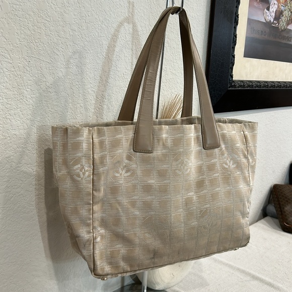 CHANEL nyloTote Bag - Picture 3 of 14